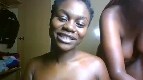 Snapshot of petite_linsey chatting on 05.14.26 linsey online show from 05.14.26