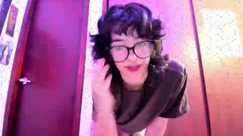 Snapshot of petitee_lunna chatting on 10.20.25 Lunna online show from 10.20.25