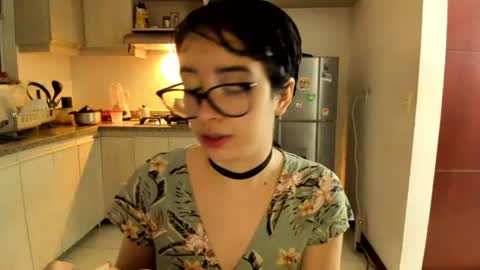 Snapshot of petitee_lunna chatting on 06.11.26 Lunna online show from 06.11.26