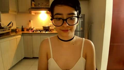 Snapshot of petitee_lunna chatting on 06.12.26 Lunna online show from 06.12.26