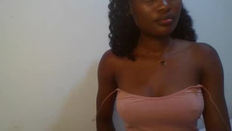 Snapshot of petiteediva chatting on 03.24.26 diva online show from 03.24.26