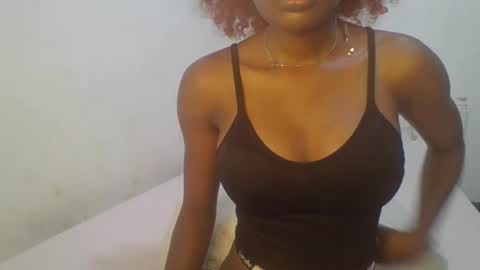 Snapshot of petiteediva chatting on 04.13.26 diva online show from 04.13.26