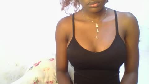 Snapshot of petiteediva chatting on 04.24.26 diva online show from 04.24.26