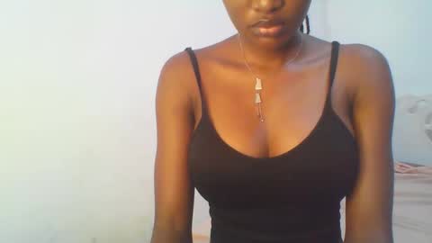Snapshot of petiteediva chatting on 05.03.26 diva online show from 05.03.26