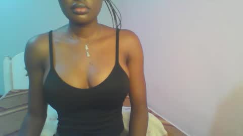 Snapshot of petiteediva chatting on 05.07.26 diva online show from 05.07.26