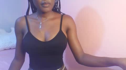 Snapshot of petiteediva chatting on 05.08.26 diva online show from 05.08.26
