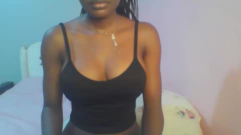 Snapshot of petiteediva chatting on 05.09.26 diva online show from 05.09.26