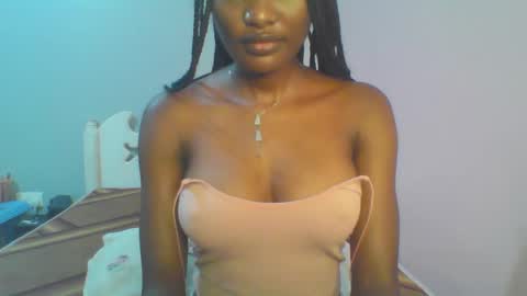 Snapshot of petiteediva chatting on 05.13.26 diva online show from 05.13.26