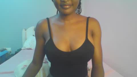 Snapshot of petiteediva chatting on 05.23.26 diva online show from 05.23.26