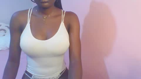 Snapshot of petiteediva chatting on 05.26.26 diva online show from 05.26.26