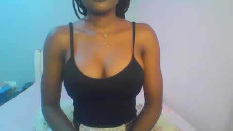 Snapshot of petiteediva chatting on 05.28.26 diva online show from 05.28.26