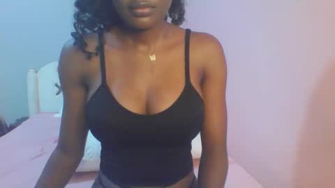 Snapshot of petiteediva chatting on 06.05.26 diva online show from 06.05.26