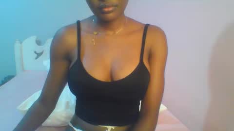 Snapshot of petiteediva chatting on 06.05.26 diva online show from 06.05.26