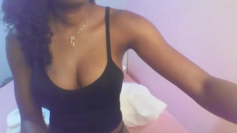 Snapshot of petiteediva chatting on 06.06.26 diva online show from 06.06.26