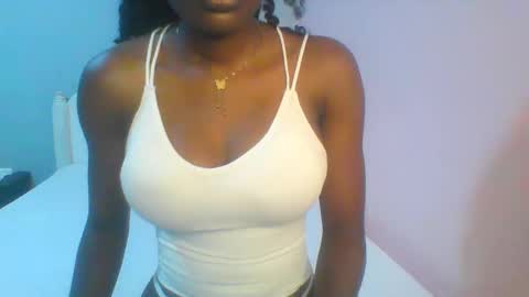Snapshot of petiteediva chatting on 06.11.26 diva online show from 06.11.26
