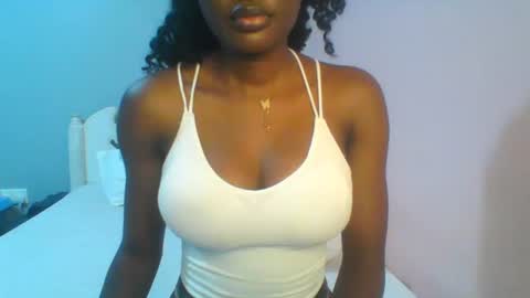 Snapshot of petiteediva chatting on 06.13.26 diva online show from 06.13.26