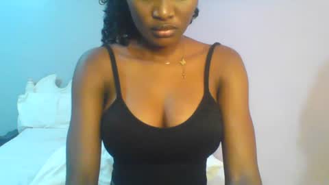 Snapshot of petiteediva chatting on 06.22.26 diva online show from 06.22.26