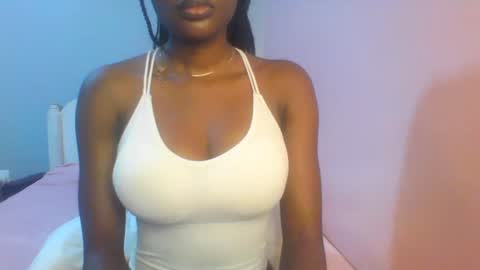 Snapshot of petiteediva chatting on 07.03.26 diva online show from 07.03.26