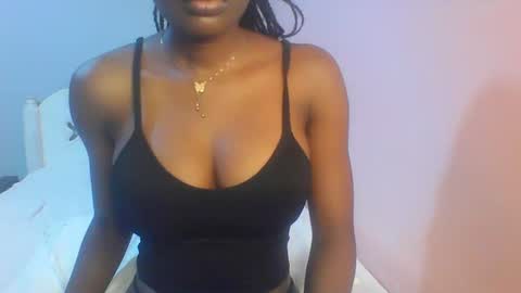 Snapshot of petiteediva chatting on 07.04.26 diva online show from 07.04.26