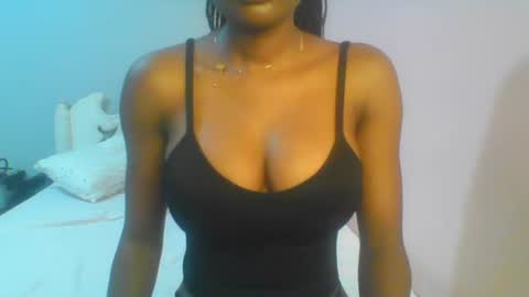 Snapshot of petiteediva chatting on 07.05.26 diva online show from 07.05.26