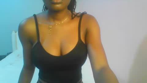Snapshot of petiteediva chatting on 07.07.26 diva online show from 07.07.26