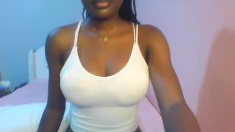 Snapshot of petiteediva chatting on 07.08.26 diva online show from 07.08.26