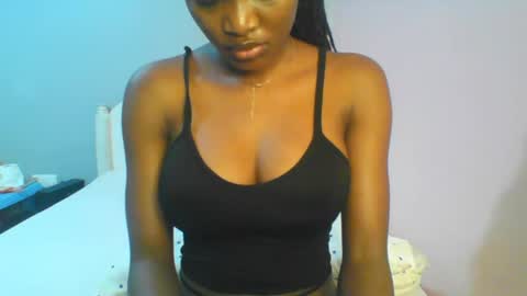 Snapshot of petiteediva chatting on 07.14.26 diva online show from 07.14.26
