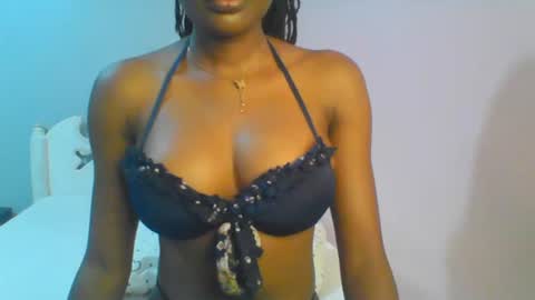 Snapshot of petiteediva chatting on 07.23.26 diva online show from 07.23.26