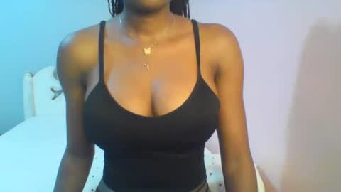 Snapshot of petiteediva chatting on 07.24.26 diva online show from 07.24.26