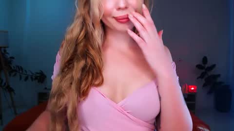 Snapshot of petitefleurx chatting on 01.03.25 petitefleurx online show from 01.03.25