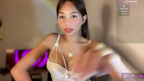 Snapshot of petitegirlx69 chatting on 06.11.26 miss lisa online show from 06.11.26
