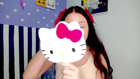 Snapshot of petiteivoryqueen chatting on 06.10.26 danna online show from 06.10.26