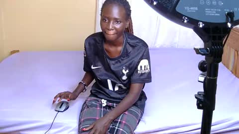 Snapshot of petitekittyy chatting on 04.01.26 Kitty online show from 04.01.26