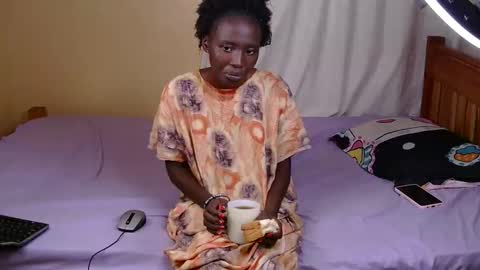 Snapshot of petitekittyy chatting on 04.05.26 Kitty online show from 04.05.26