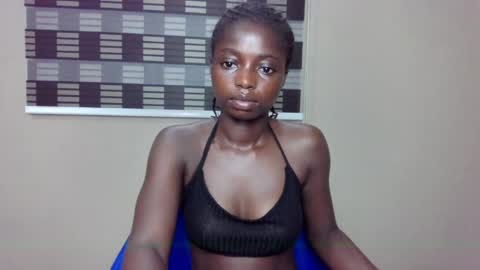 Snapshot of petitexxebony chatting on 05.19.26 petitexxebony online show from 05.19.26