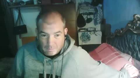 Snapshot of pets76 chatting on 11.27.25 pets76 online show from 11.27.25