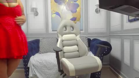 Snapshot of pevert_curvy chatting on 11.11.25 online show from 11.11.25