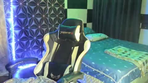 Snapshot of philhotbody chatting on 01.14.25 AJ online show from 01.14.25