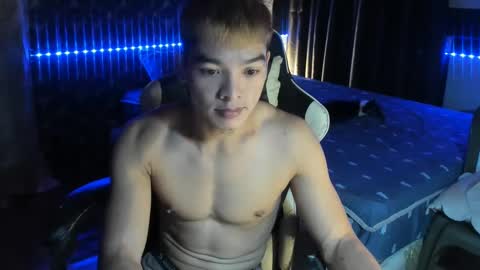 Snapshot of philhotbody chatting on 01.18.25 AJ online show from 01.18.25