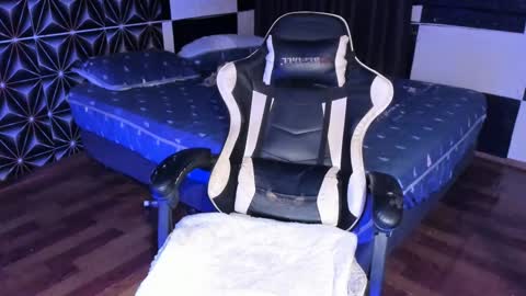 Snapshot of philhotbody chatting on 02.27.25 AJ online show from 02.27.25