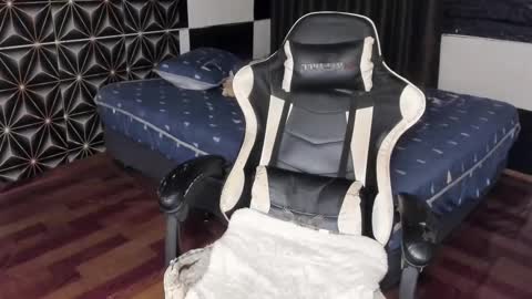 Snapshot of philhotbody chatting on 03.09.25 AJ online show from 03.09.25