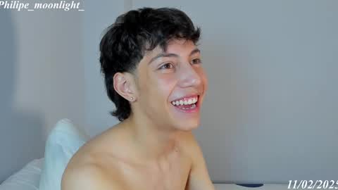 Phil.   INDEPENDENT MODEL online show from 02.11.25