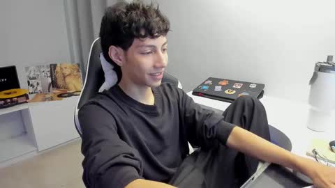 Phil.   INDEPENDENT MODEL online show from 03.08.25