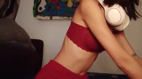 Online at weekends Friday to Sunday online show from 09.14.25