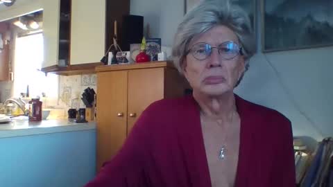 Snapshot of phillipa1023 chatting on 12.22.24 phillipa online show from 12.22.24