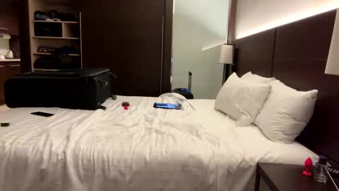 Snapshot of philly1184 chatting on 01.22.25 Girlyboy69 online show from 01.22.25