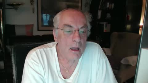 Snapshot of philoumis2 chatting on 12.27.24 Philippe online show from 12.27.24