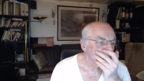 Snapshot of philoumis2 chatting on 01.18.25 Philippe online show from 01.18.25