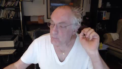 Snapshot of philoumis2 chatting on 02.09.25 Philippe online show from 02.09.25