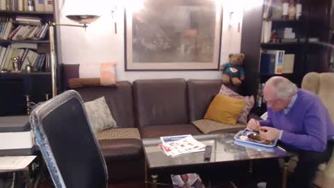 Snapshot of philoumis2 chatting on 02.12.25 Philippe online show from 02.12.25